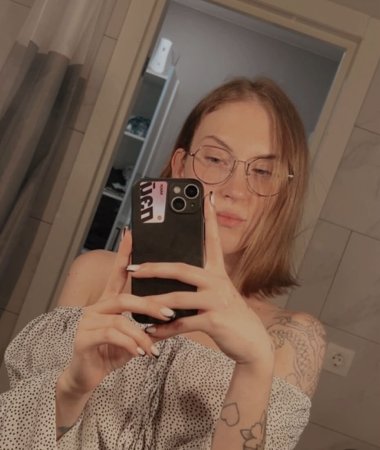Ekateria, 26