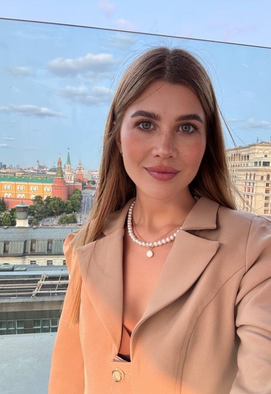 Irina • 28 • France