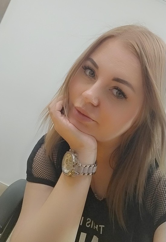 Katya • 36 • Russie