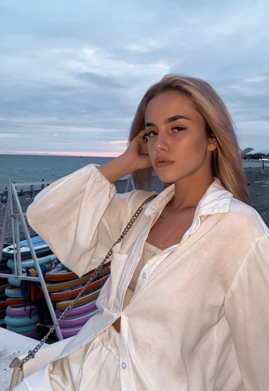 Lina • 21 • Росія