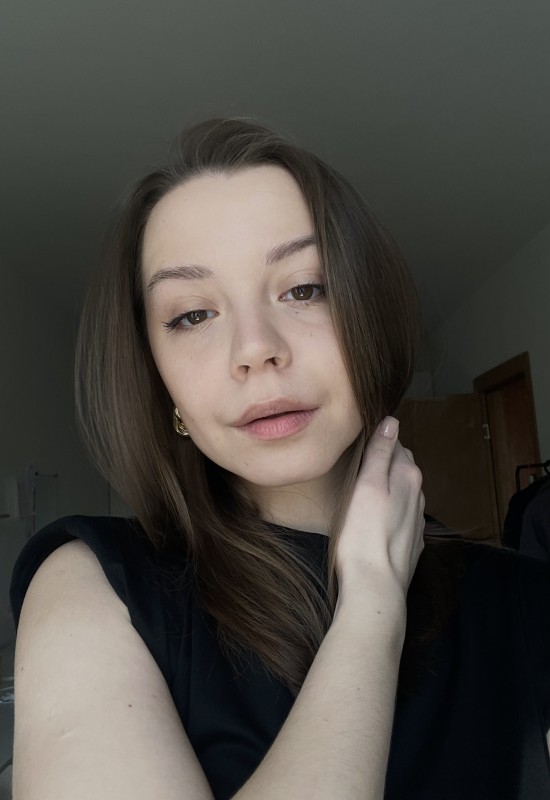 Arina • 24 • Russie