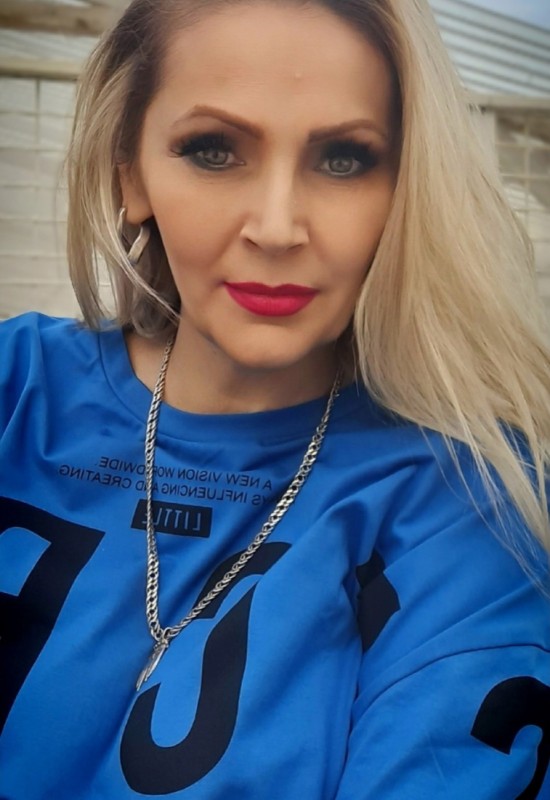 Anna • 46 • Россия