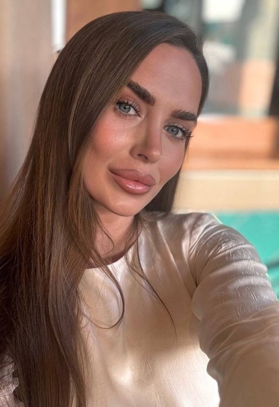 Elena • 43 • Canada