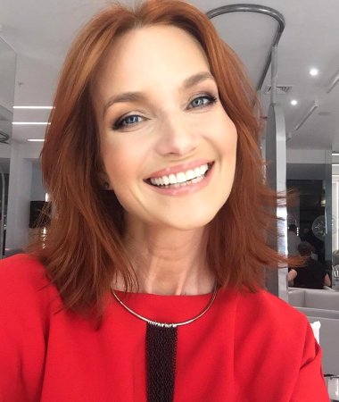 Elena, 52