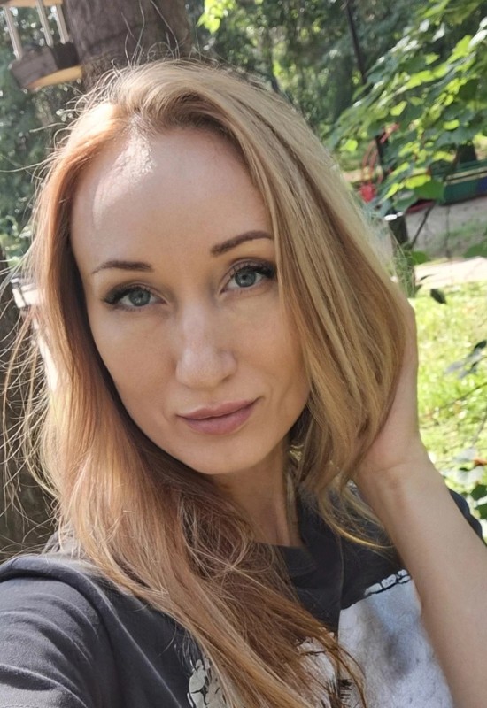 Irina • 39 • Россия