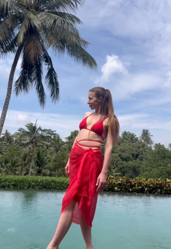 Diana • 34 • Russia