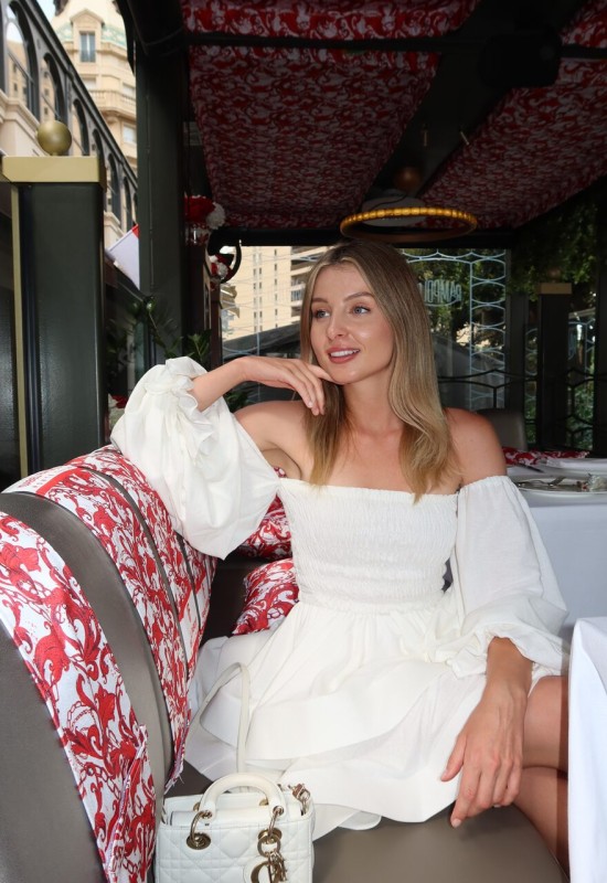 Karolina • 29 • Monaco