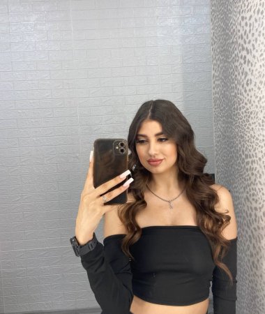 Valeria, 26