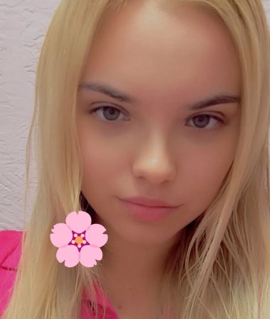 Angelina , 22