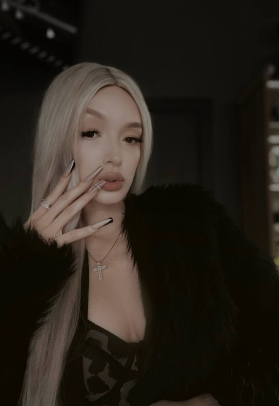 Anna • 31 • Росія