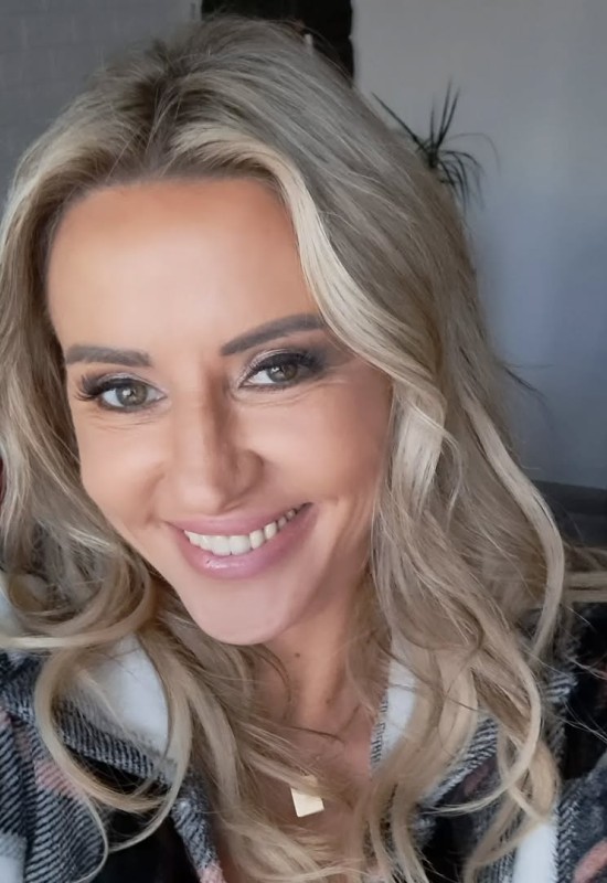 Anna • 45 • Russia