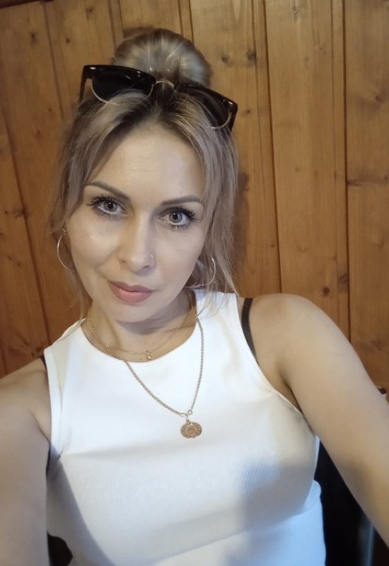 Anna • 45 • Russia