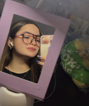 Yana, 24