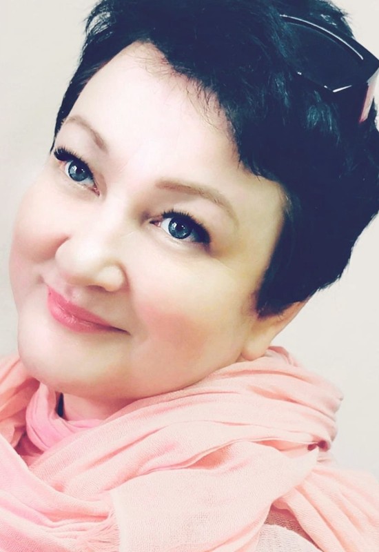 Elena • 51 • Russie