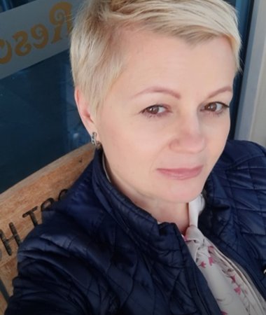 Anna, 52