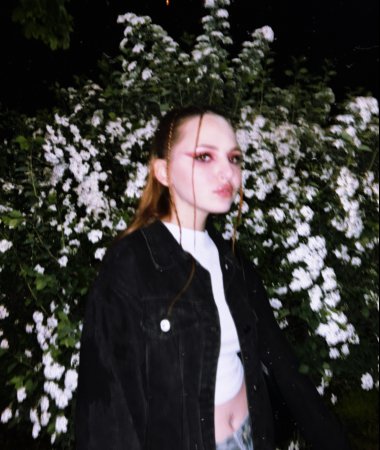 Angelina, 19