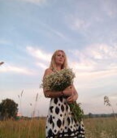Natalia, 52
