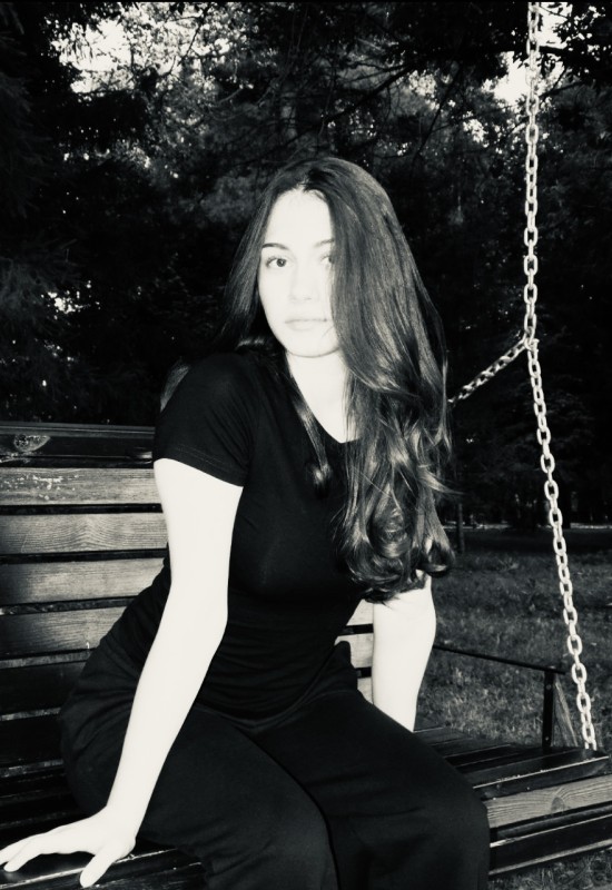 Maya • 19 • Russia