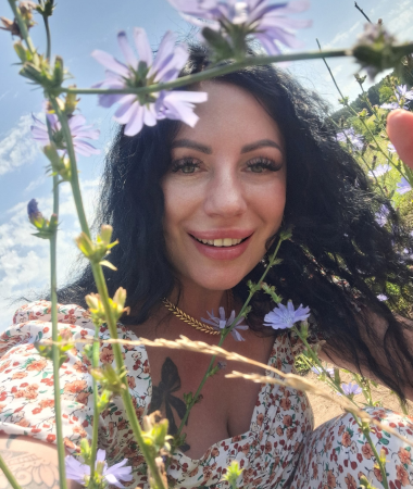 Anna, 36