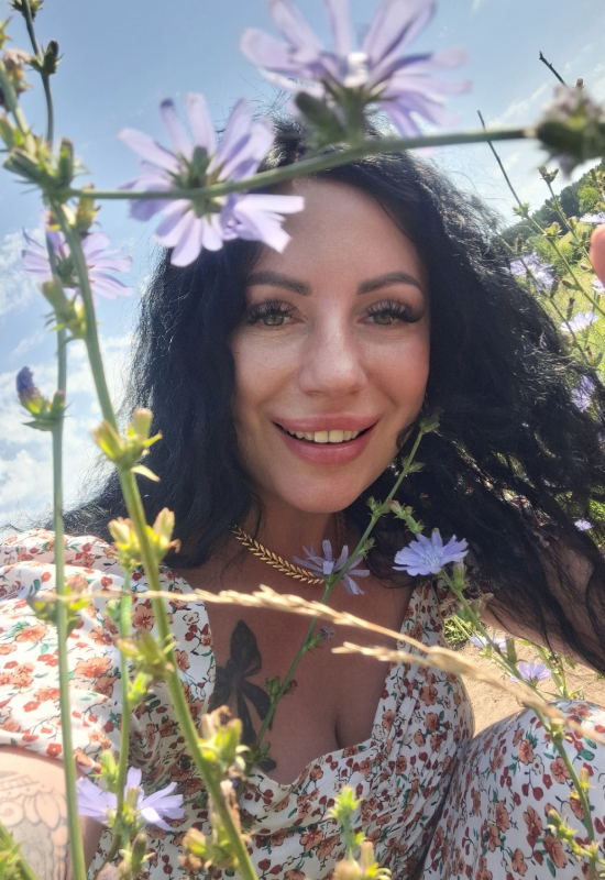 Anna • 36 • Russia