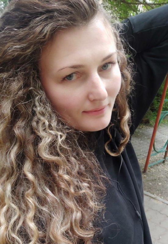Oksana • 39 • Ukraine